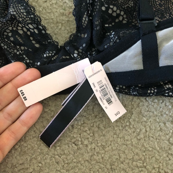Victoria’s Secret Brand New Bra - Picture 2 of 4